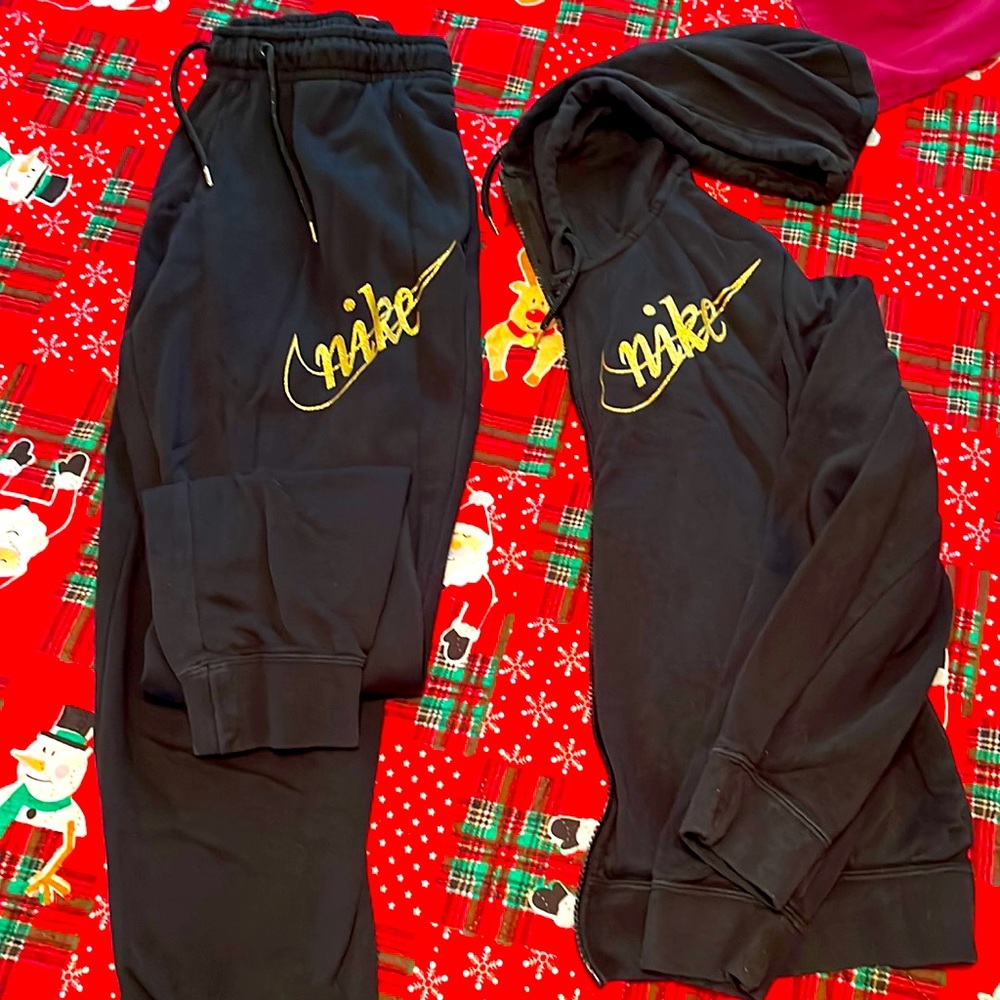 Nike womens jogging suit